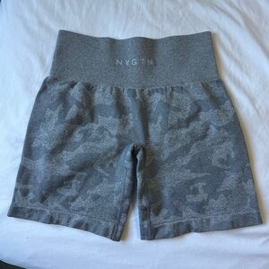 NVGTN Seamless Camo Biker Shorts Women’s Small Gray Gym Workout Athleisure